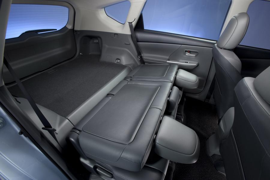  Toyota Prius V 2011 года  (фото 36 из 208)